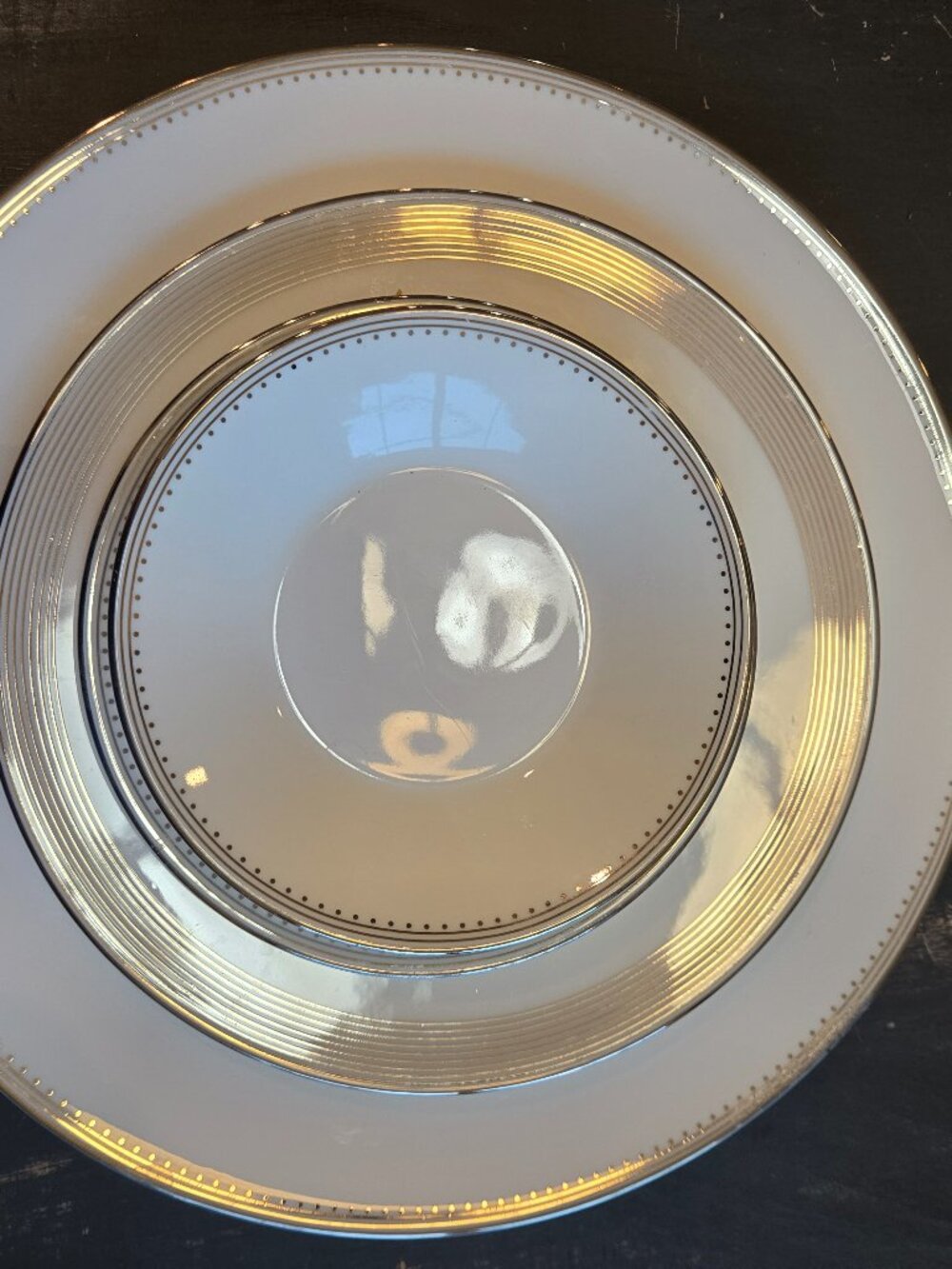 Vera Wang Wedgewood White Porcelain Dinner Plates With Platinum And Gold Bands